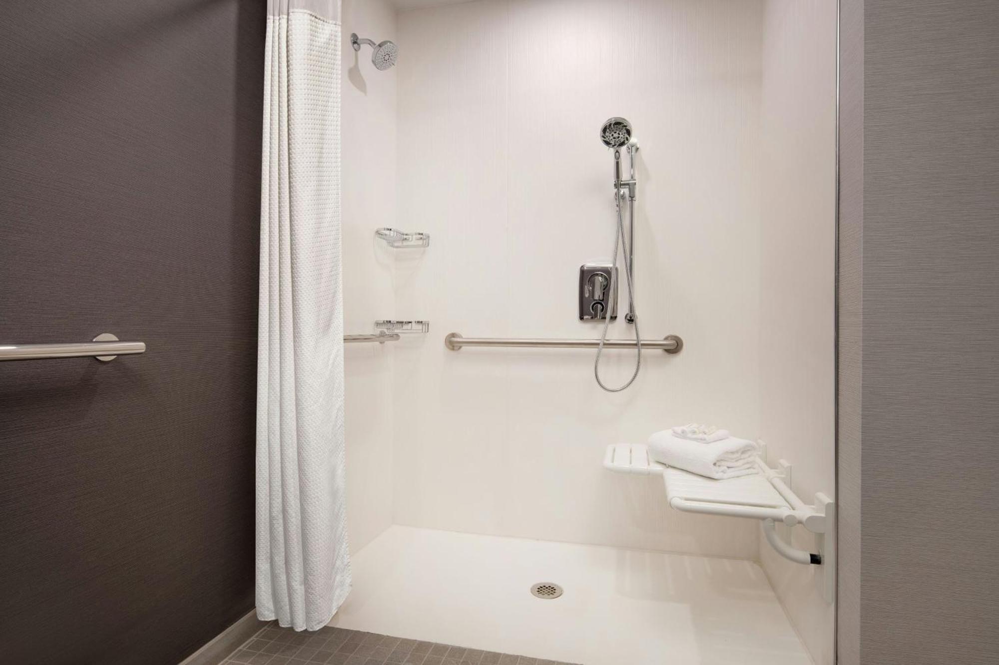 Courtyard By Marriott Fresno Clovis Hotel Ngoại thất bức ảnh